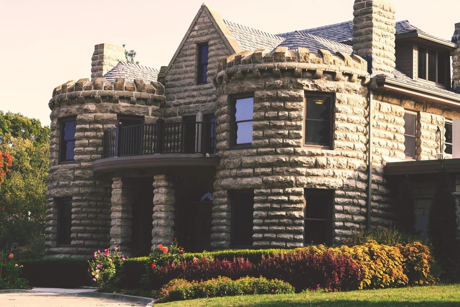 Wandering Vine at the Castle, Shawnee